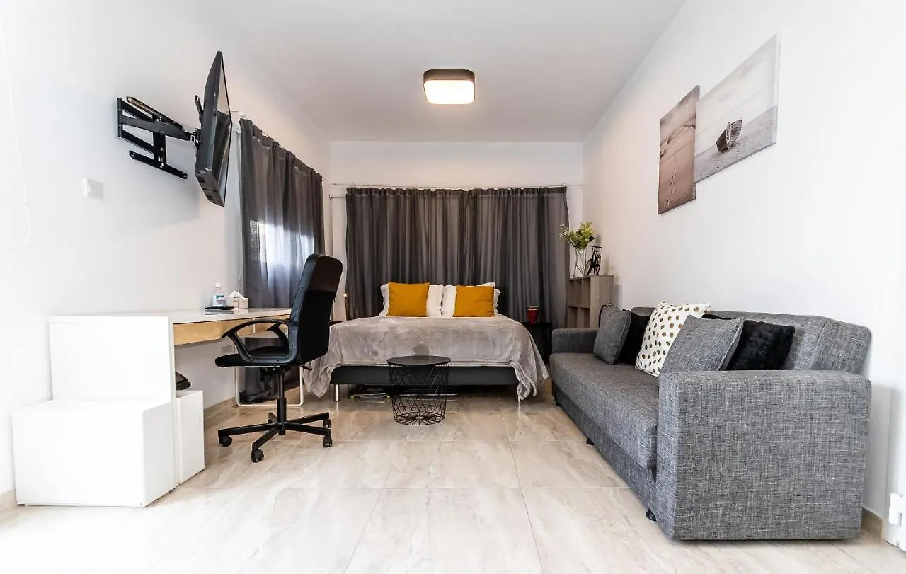 Appartamento Modern Ground Floor Studio With A Beautiful Garden Larnaca Cipro