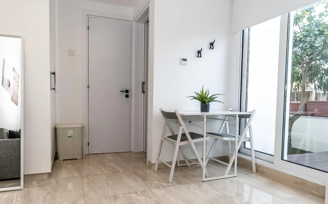 Modern Ground Floor Studio With A Beautiful Garden Larnaca Apartment