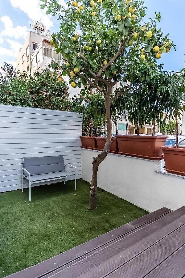 Modern Ground Floor Studio With A Beautiful Garden Larnaca Apartment