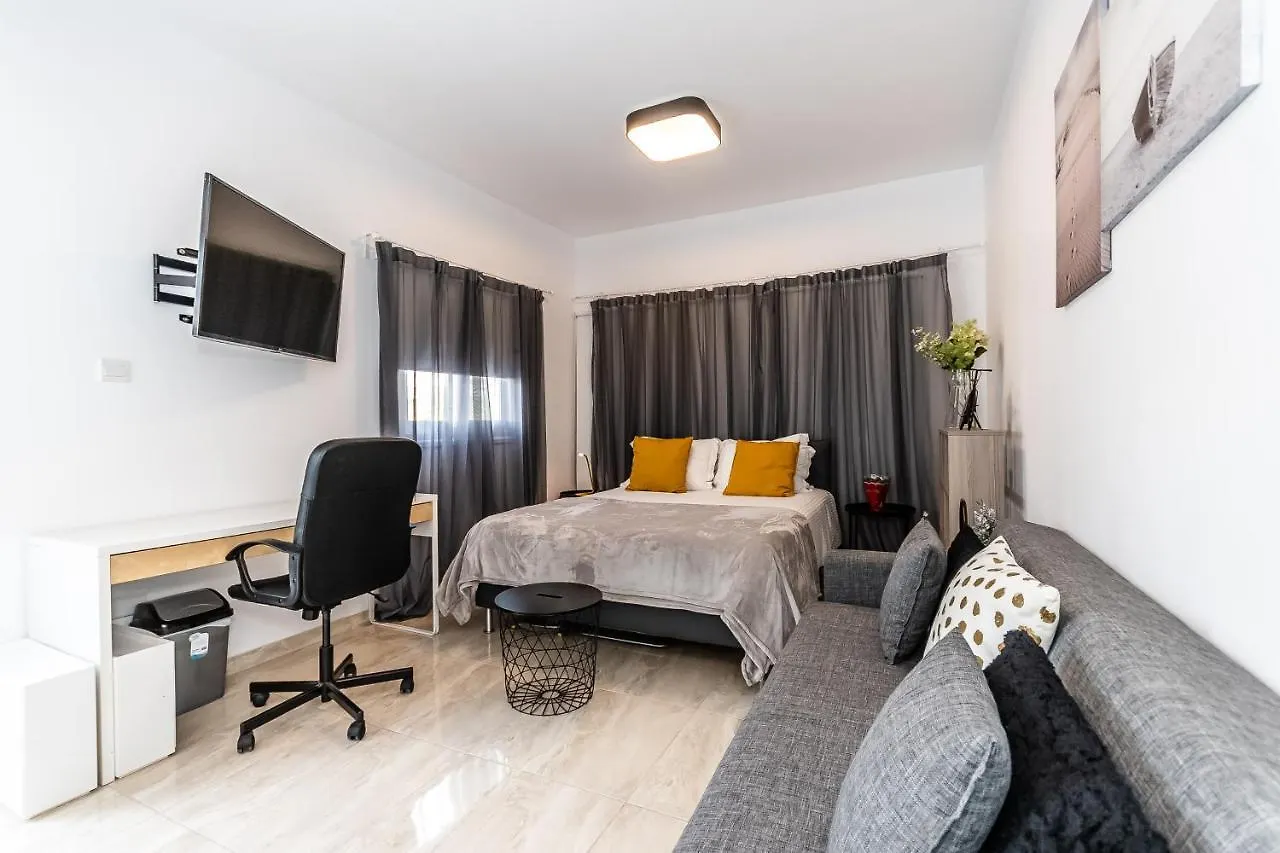 Modern Ground Floor Studio With A Beautiful Garden Larnaca Apartment
